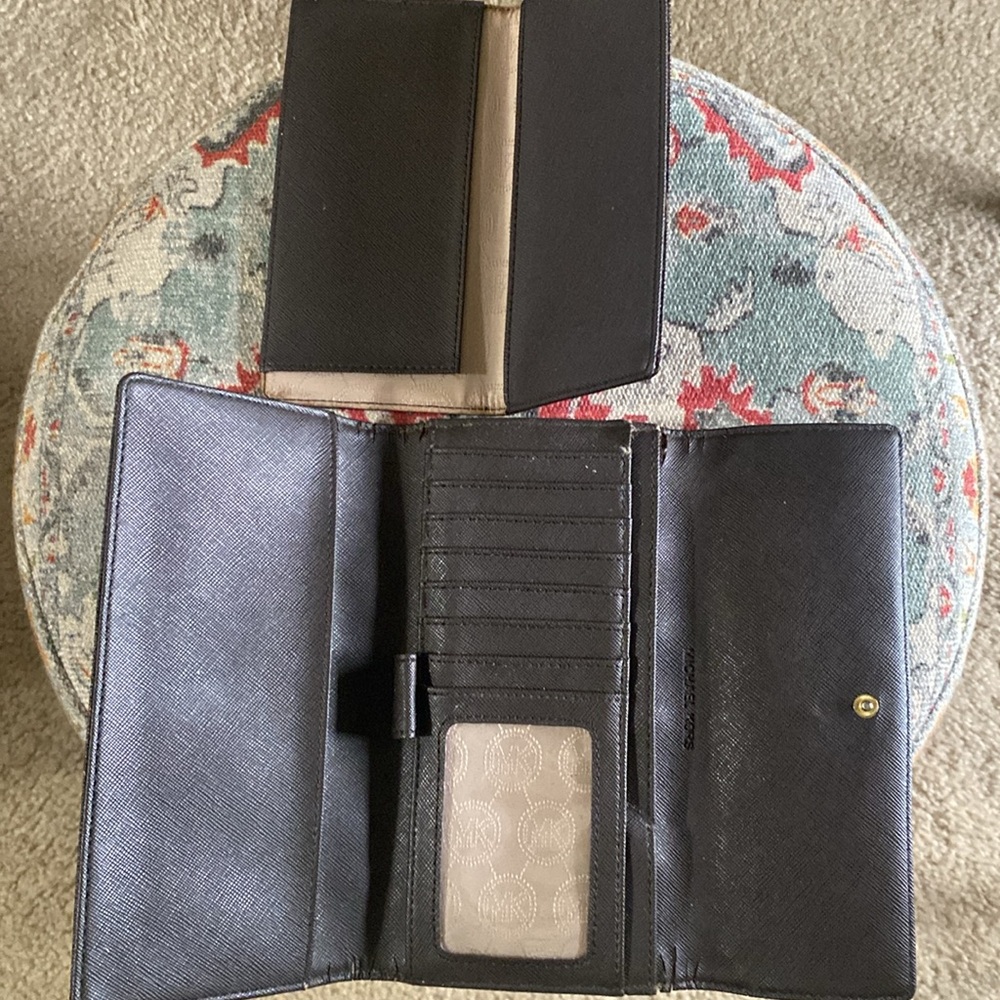 MICHAEL KORS WALLET & CHECK BOOKLET COVER - Picture 2 of 8